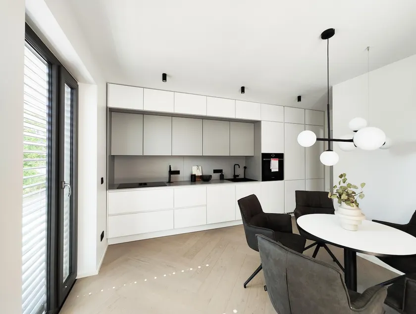 Apartment-Ensuite with Bath-Balcony - Image 1