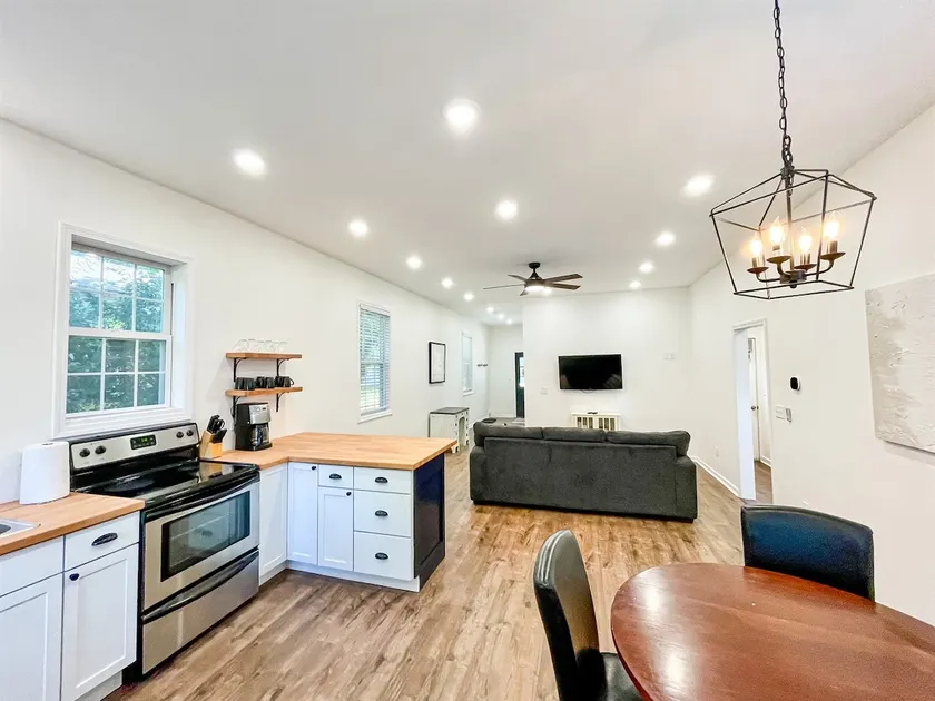 Pet Friendly - Fenced Yard - No Cleaning Fee - Image 1