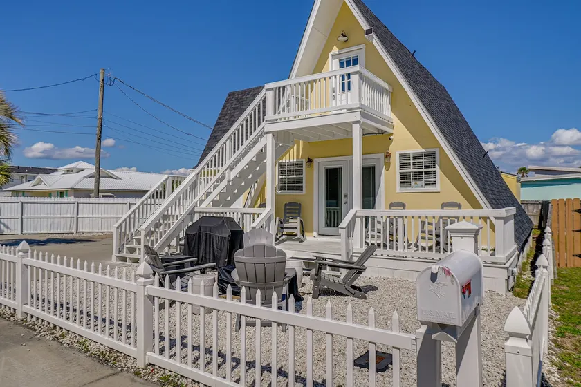 Walk to Beach: 3BR w/ Fire Pit & Plenty of Parking - Image 1