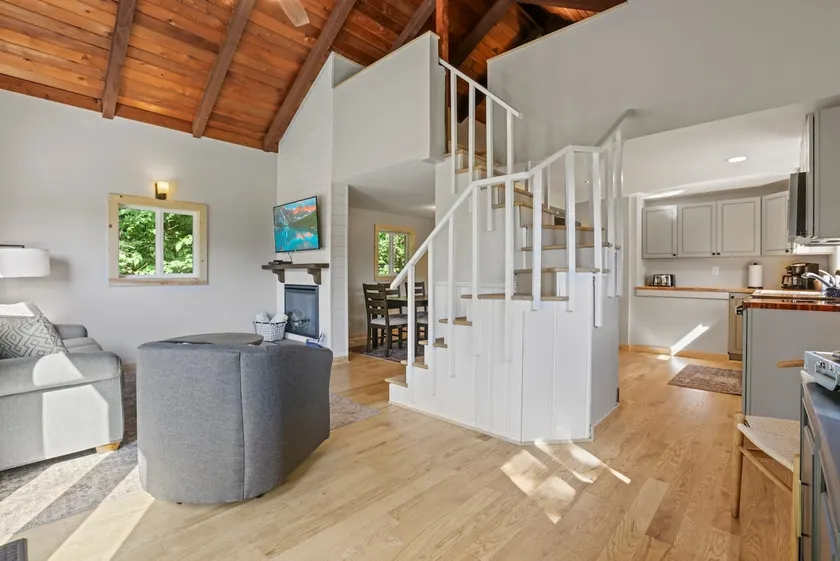 Gayles - Lakeview Cottage - Image 1