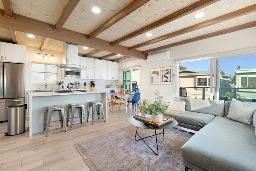 Mission Point 2 by AvantStay Mission Beach Home w Large Balcony Steps to Beach - Image 1