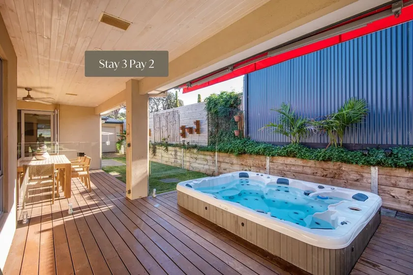 Luxury and Style on Pasadena with large spa - Image 1