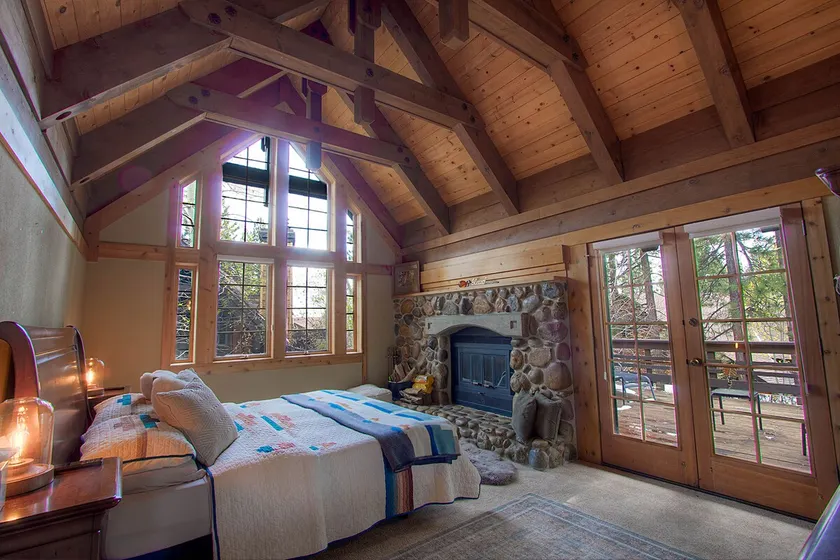 Third Creek Comfort 2 Bedroom Townhouse by RedAwning - Image 1