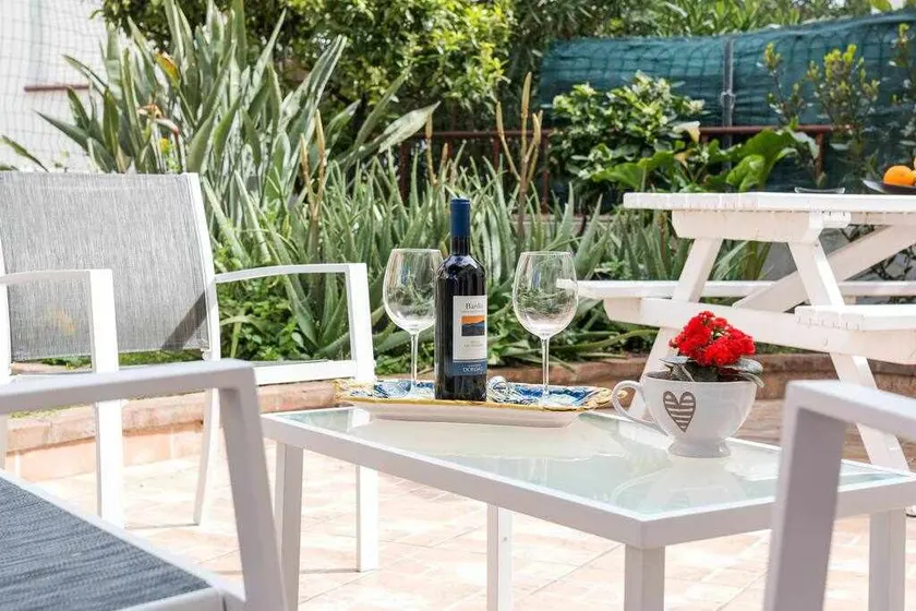 Cala Gonone nouvelle maison de vacances avec jardin pres des plages. - Image 1