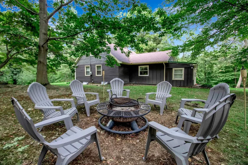 Walking Distance to Bills- Firepit | Ping Pong/Bar - Image 1