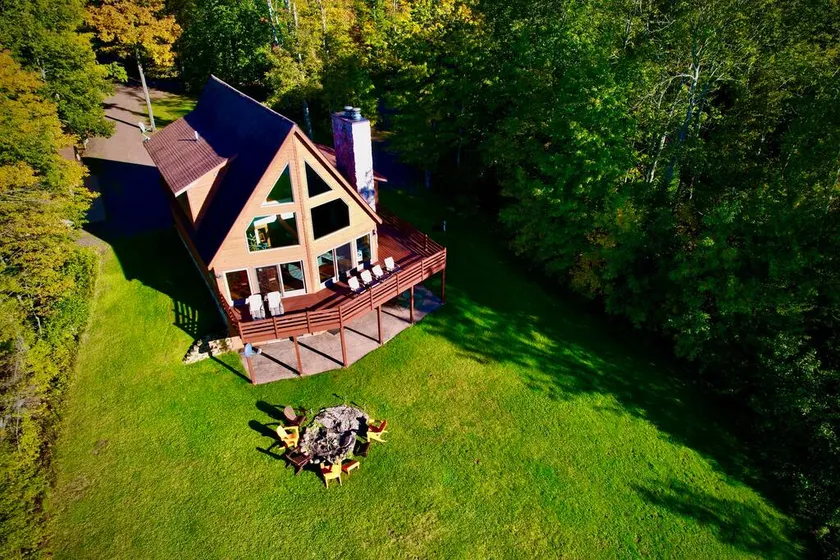 Elk House Hideaway on Lake Gogebic~Hot Tub & Sauna - Image 1