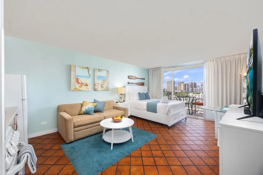 ”Beachcomber” Studio w/FREE Parking & Full Kitchen - Image 1