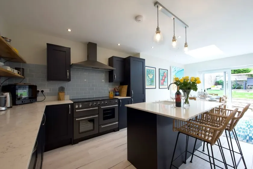 Airy House & Garden, 5 min Drive to Saunton Sands - Image 1