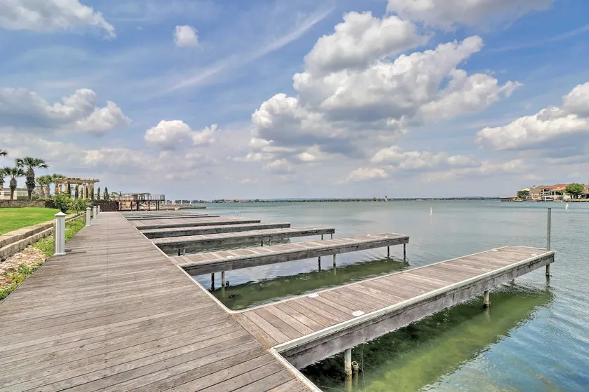 Lake LBJ Condo w/ Balcony & Shared Boat Docks - Image 1