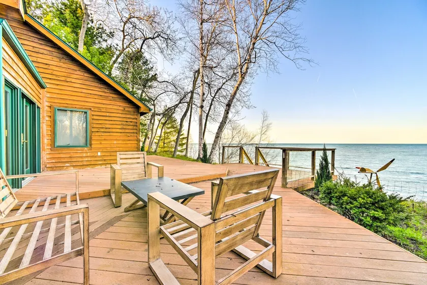 Lakefront Applegate Retreat w/ Private Beach! - Image 1