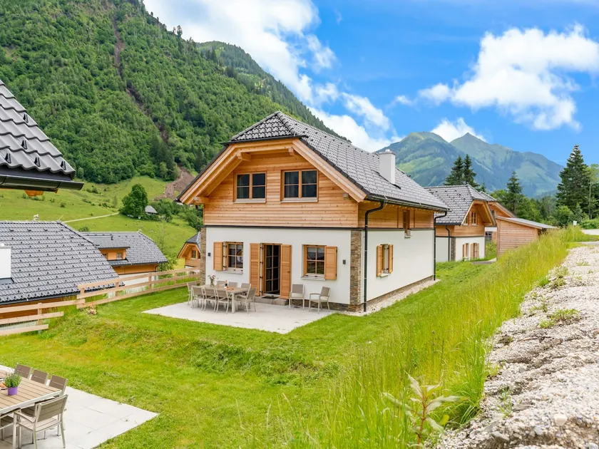 Detached chalet with sauna and garden - Image 1