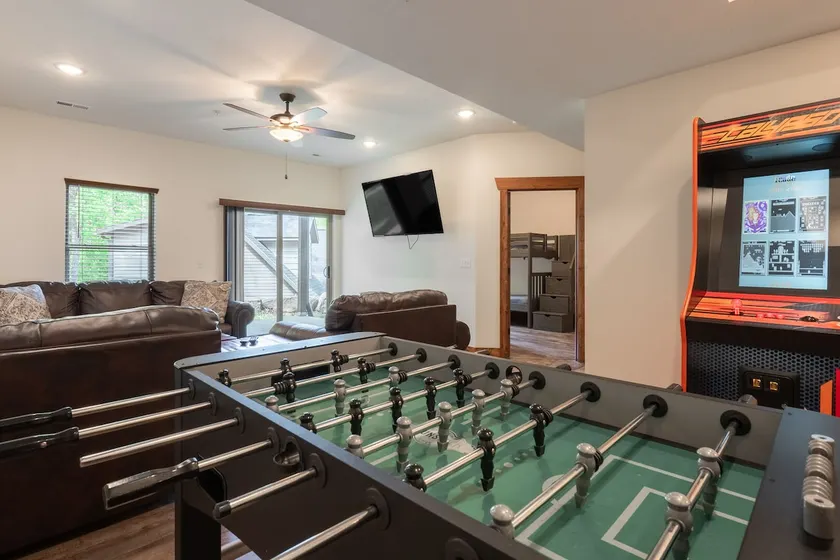 3BR Walk-In ~ Game Room ~ Free Tickets! (RR-93A) - Image 1