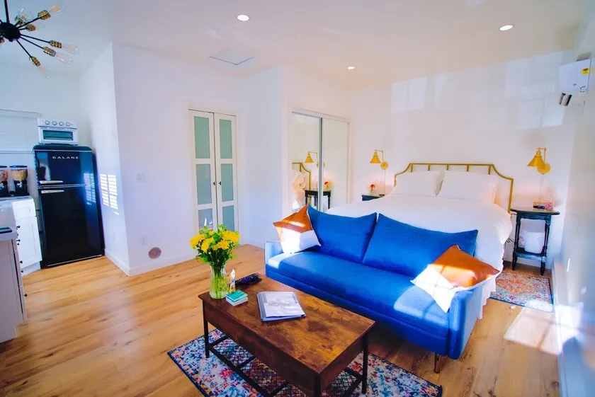 Bright private suite! Near Six Flags! Rare Find! - Image 1