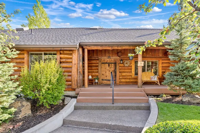Lodge Vibes in the City - Large Log Home - Image 1