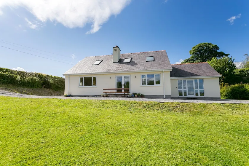 Spacious rural house for 10, close to the beach - Image 1