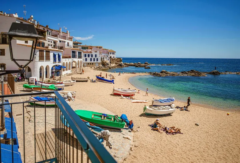 Exclusive apartment on the seafront - Image 1