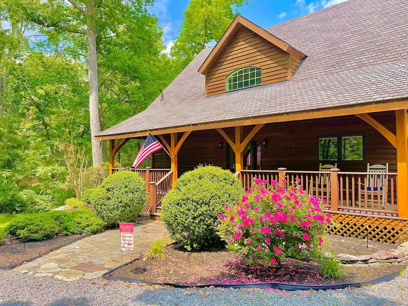 Lakefront Cabin Boat slip Wifi Fishing Firepit - Image 1