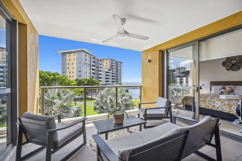 1 bedroom Waterfront Precinct home away from home - Image 1