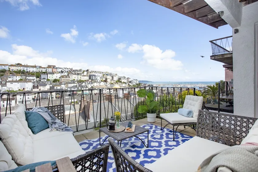 A hidden gem, steps away from the harbour - Image 1
