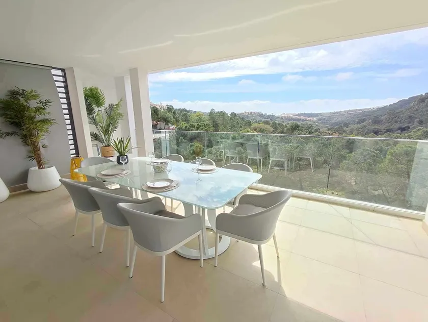 Modern apartment with view to Gibraltar, large terrace and jacuzzi - Image 1