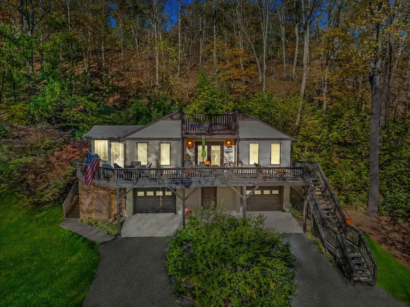 Herons Rest -riverfront, fire pit, wifi, deck - Image 1