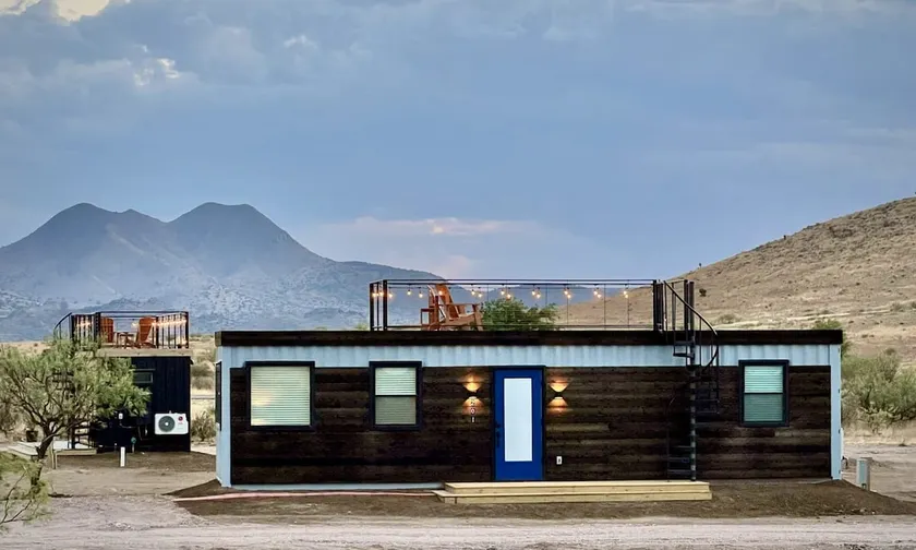 The Longhorn Stunning Container Home-In Alpine - Image 1
