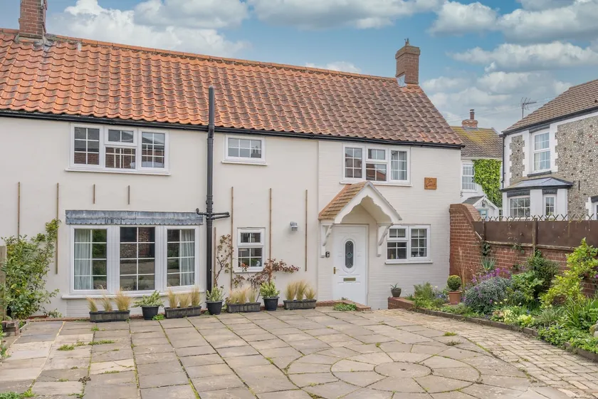 Dog-Friendly Cottage Near the Beach - Image 1