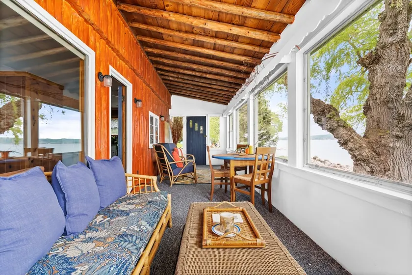 Willow Tree Cottage: Waterfront on Suttons Bay - Image 1
