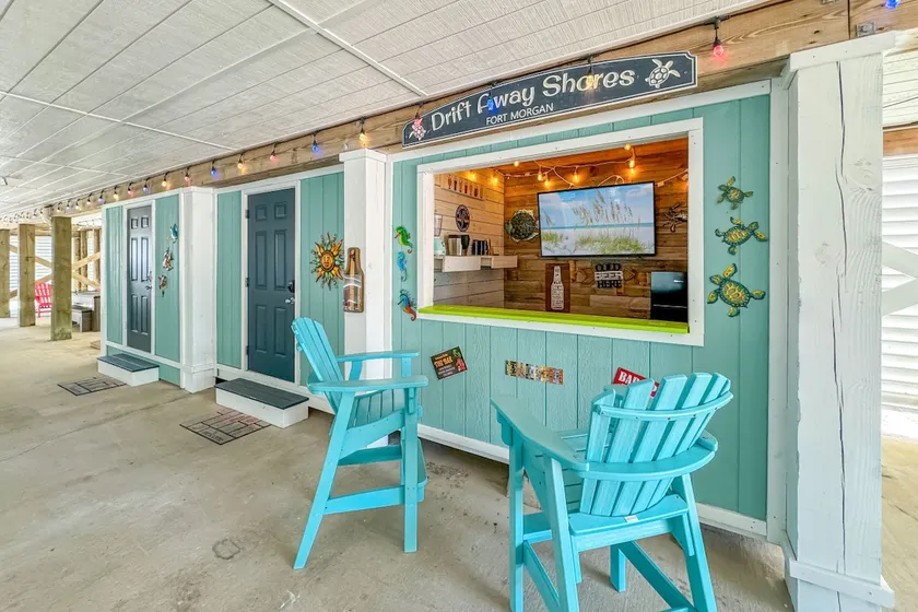 Steps to the beach!*Week Discount*Tiki Bar*2 Pools - Image 1