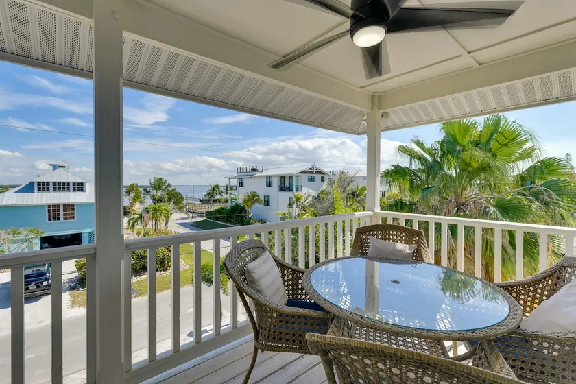 Steps to Ocean & Bay: Bradenton Beach Townhome! - Image 1