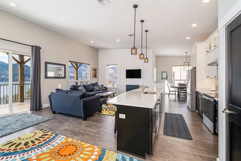 Memorable Lake and Mountain Views Luxury Penthouse - Image 1