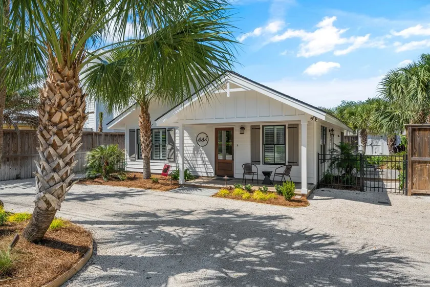Stunning backyard oasis nestled between pier/village and beach - SSI Sunshine - Image 1