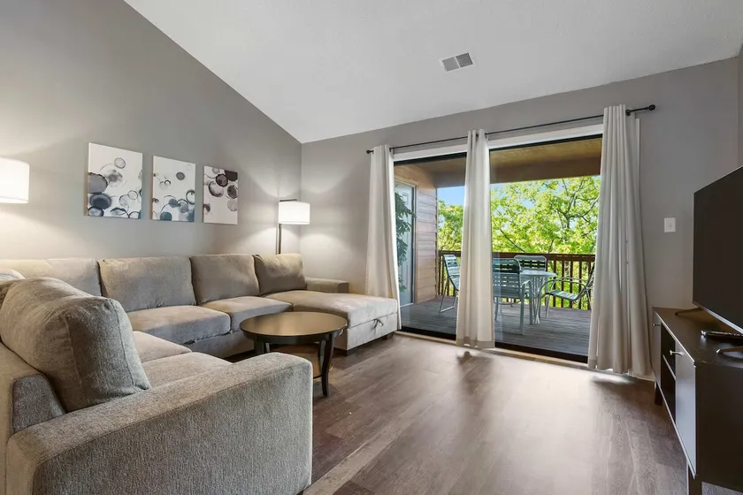 Pool View Oasis with Community Amenities - Image 1
