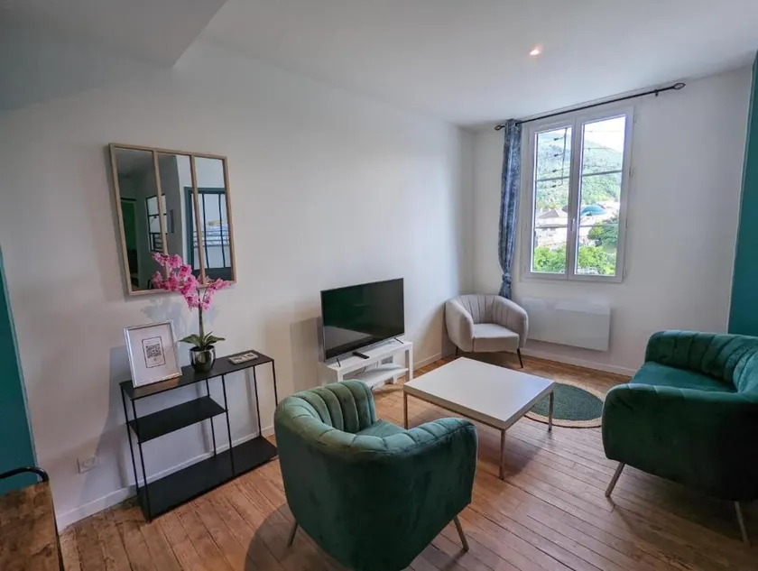 1-3 Getaway in large charming T2 with terrace - Image 1