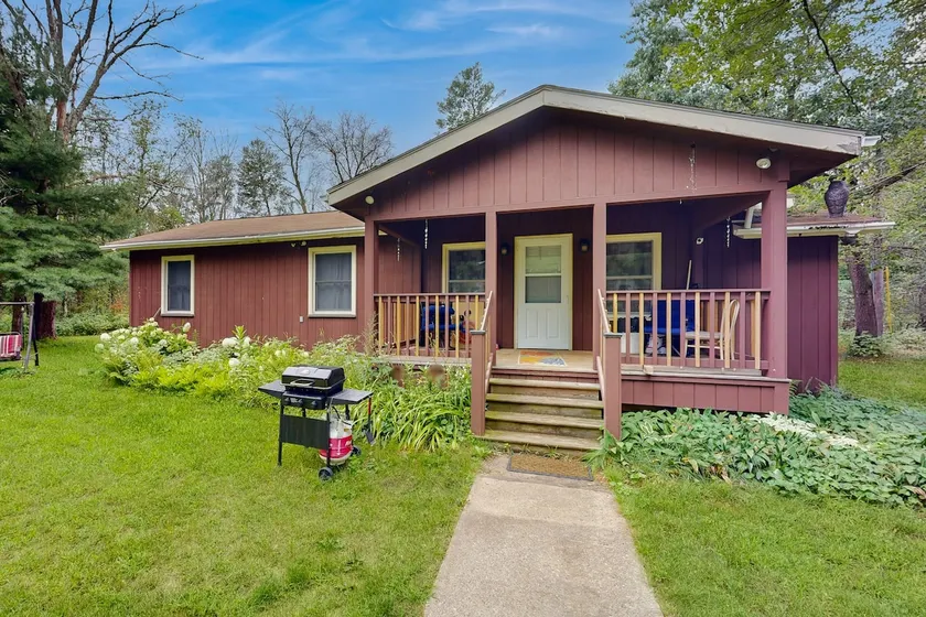 Petenwell Lake Gem: Dog-Friendly with Gas Grill - Image 1