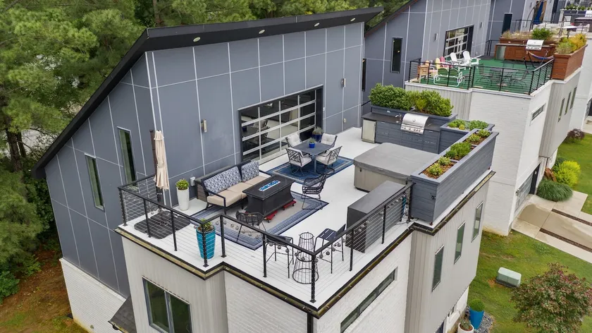 Fayetteview Rooftop Balcony Hot Tub 5 Min to DT - Image 1