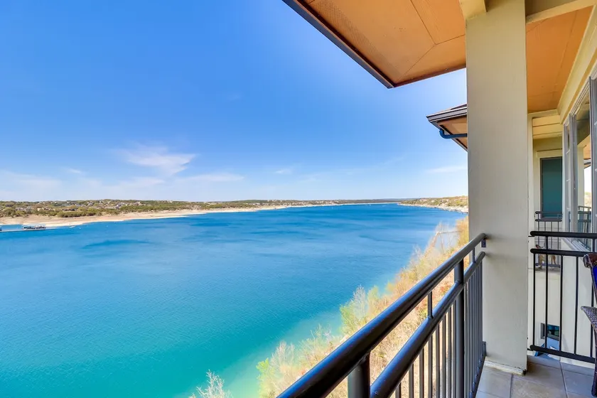 Top-Floor Lake-View Condo w/ Boat Dock Access - Image 1