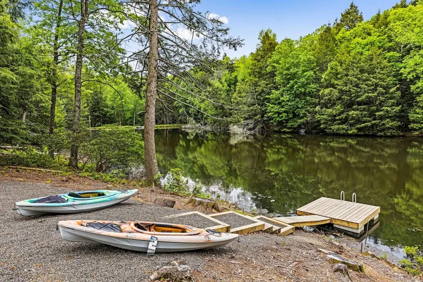 Autumn Getaway: Lakefront + Sauna + Jacuzzi - Image 1