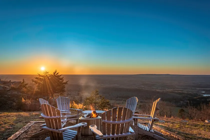 Gorgeous panoramic mountain views from the hot tub - Image 1