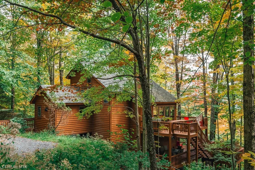Bear Ridge - Valley Views, Hot Tub, Dog Friendly - Image 1