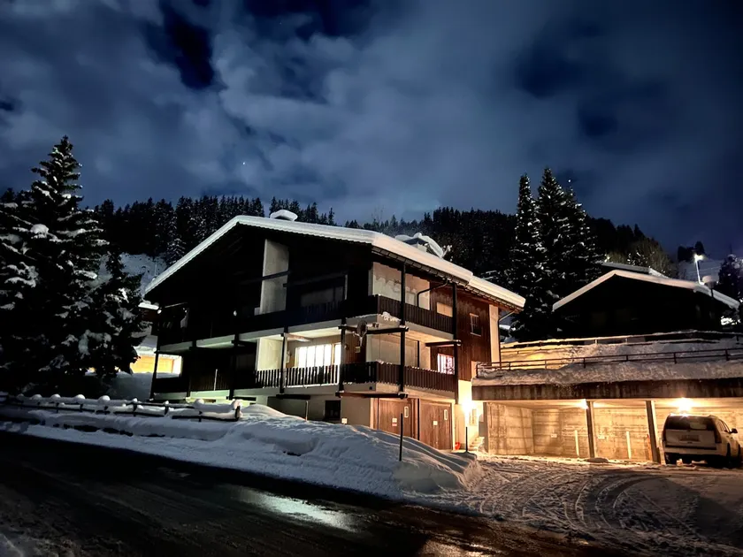 Charming Apartment in the Heart of the Swiss Alps - Image 1