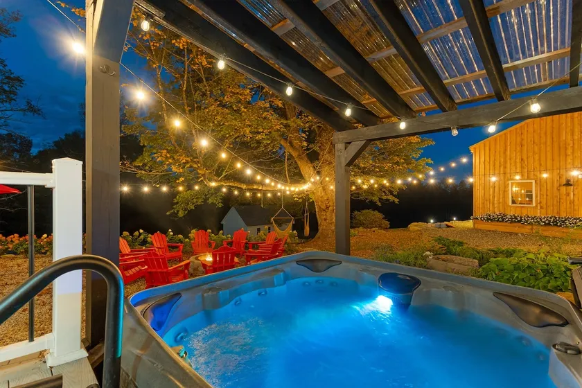 Family & Friends Retreat*Hot Tub*Game Room*King Beds*Firepit*Near Lakes*Sauna - Image 1