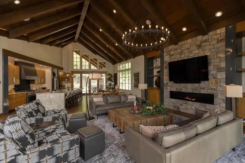 One-of-a-Kind Luxury Home - Hot Tub, Firepit, View - Image 1
