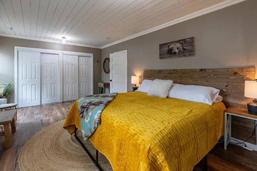 Hill Hideaway Unit 2 - Dog-Friendly Lake Retreat - Image 1
