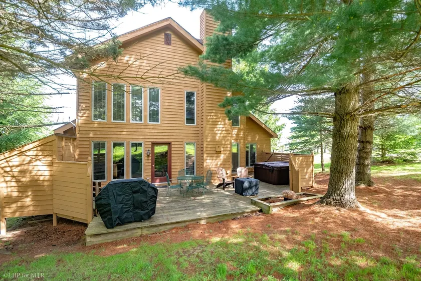 Fabulous Mountainside flugt / Rippling Waters / Walk til Slope / 195 Brookside Rd. - Image 1