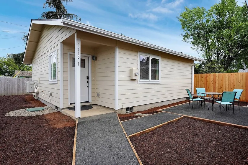 Nearly NEW 2 BR guest house w/patio in Corvallis! - Image 1