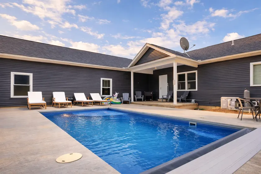 Serenity on Siverly: Saltwater pool and amazing view - Image 1