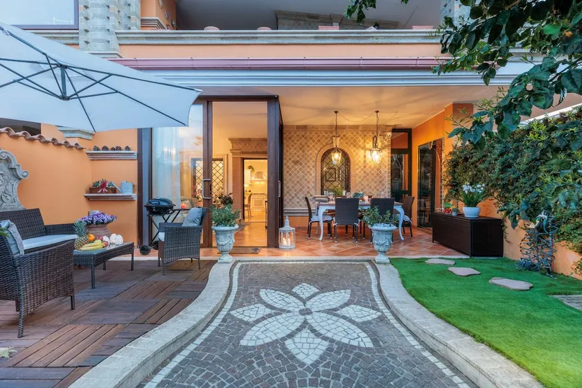 A Luxury 2 Bedrooms Villa with Garden and Private Jacuzzi by the beach of Torvaianica and Campo Ascolano - Image 1