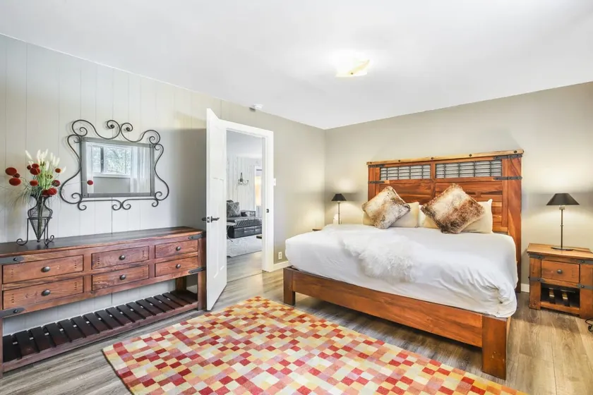 Stunning 4 BR Home, Tranquil Setting! - Image 1