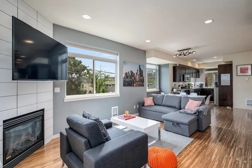 Downtown Seattle Townhome w/ Garage Near Seattle U - Image 1